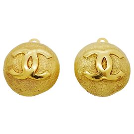 Pendientes de clip Chanel chapados en oro