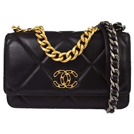 Bolsa de aba Chanel 19 em pele de cordeiro acolchoada
