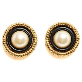Chanel Vintage Orecchini a Clip Perla e Bakelite Dorati