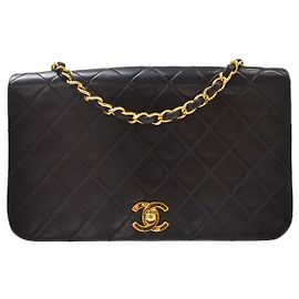 Chanel Vintage Mini Full Flap em pele de cordeiro acolchoada