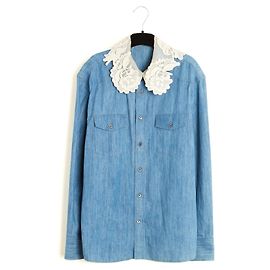 Miu Miu Camicia in denim con colletto in pizzo rimovibile