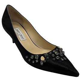 Jimmy Choo Satin-Pumps mit mittlerem Absatz, spitzer Kappe und schwarzen Kristallbesatz