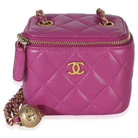 Mini Vanity Case Chanel Pearl Crush em pele de cordeiro acolchoada roxo escuro com corrente