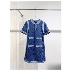 Chanel Denim Kleid mit Kristallknöpfen