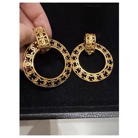 Brincos Chanel dourados