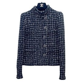 Chanel 22K Tweed Jacke Karomuster