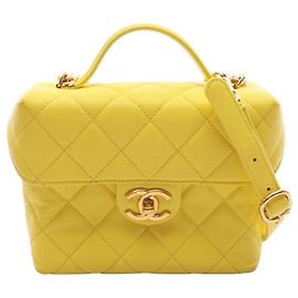 Chanel Matelassé Kleine Vanity Bag