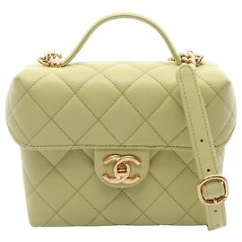 Chanel Matelassé Kleine Vanity Bag