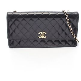 Borsa a tracolla Chanel Matelassé in pelle verniciata nera