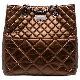 Chanel Reissue 2.55 Tote aus metallischem, gestepptem, gealtertem Kalbsleder in Braun