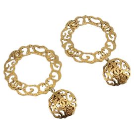 CHANEL Pierce Metal Gold Tone CC