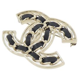 Chanel AB0568 Brosche aus schwarzem und goldenem Leder