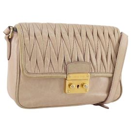 Borsa a spalla Miu Miu Matelassé in pelle rosa tono oro Auth 205812A