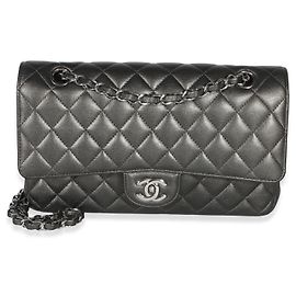 Borsa Chanel Medium Classic Double Flap in pelle d'agnello matelassé grigio metallizzato