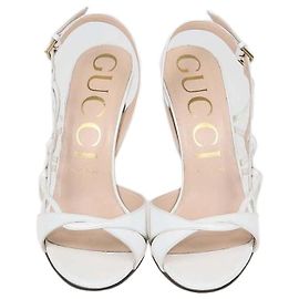 Sandali Slingback Gucci in pelle verniciata bianca con dettagli traforati