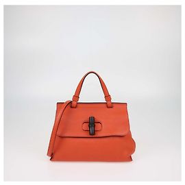 Borsa a mano piccola Gucci Daily in pelle arancione con manico Bamboo