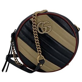 Gucci GG Marmont runde Crossbody-Tasche aus gestepptem Leder mit Streifen in Schwarz und Beige
