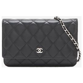 Chanel Portafoglio con catena in pelle d'agnello matelassé nero 2013