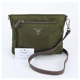 Bolsa de Ombro Prada em Nylon Tessuto e Couro
