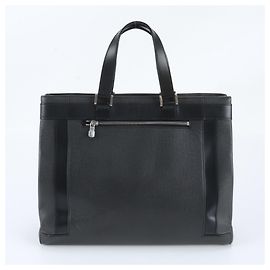 Saco Tote em couro Louis Vuitton Taiga Kasbek PM