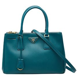 Sac à main Prada Galleria avec plaque logo triangle