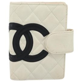 Chanel Cambon Small de piel de cordero acolchada con bolsillo con cremallera