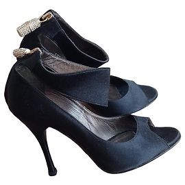 Gucci High-Heel-Sandalen aus schwarzem Satin
