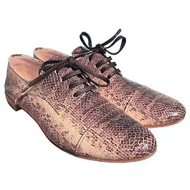 Miu Miu Chaussures Oxford en cuir de veau imprimé python