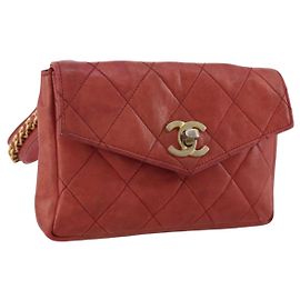 Borsa a vita CHANEL Matelasse in pelle rossa con dettagli CC dorati Auth 205887
