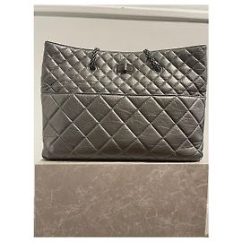 Bolso tote Chanel plata 2.55