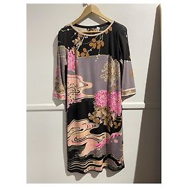 Vestido Leonard de seda estampado rosa preto e cinza