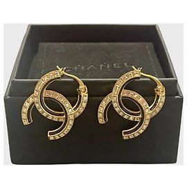 Brincos Chanel CC pretos