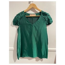 Blusa Marni em cetim verde com decote em V