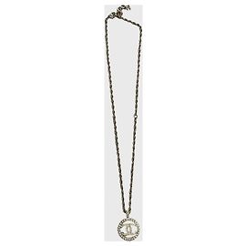 Colar Chanel CC pérolas