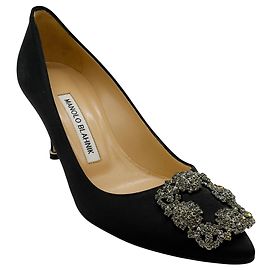 Décolleté Hangisi in raso nero Manolo Blahnik