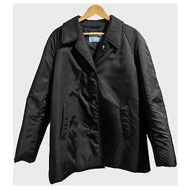 Veste Prada Re-Nylon noire T.38