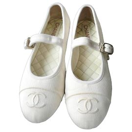 Chanel Weiße Mary Jane Ballerinas aus Canvas