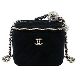Mini Vanity Case Chanel Pearl Crush em veludo preto com alça de corrente
