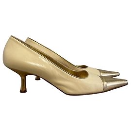 Escarpins Chanel dorés T.37