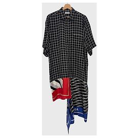 Abito a camicia Balenciaga a scacchi bianco e nero in viscosa e seta
