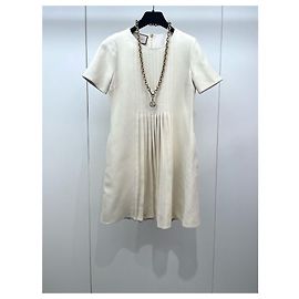 Vestido Gucci de seda blanco marfil con detalle cadena Double-G