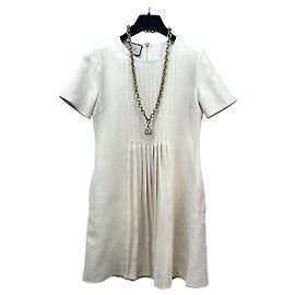 Abito Gucci in seta bianco avorio con dettaglio catena Double-G