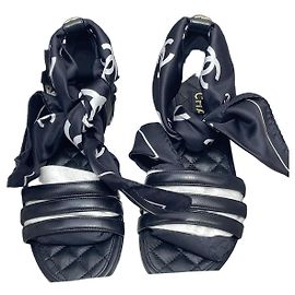 Chanel Sandalen Schwarz Stoff mit Double-C Schleifenriemen Größe 36
