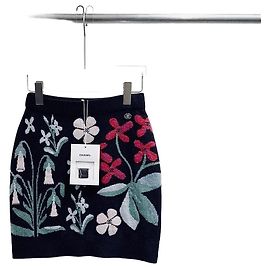 Chanel Metiers d'Art Tweed Skirt with Floral Embroidery Size 36