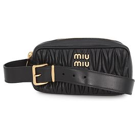 Clutch Miu Miu em couro Matelassé