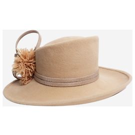 Autre Marque Sombrero de fieltro beige Phillip Treacy con detalle floral