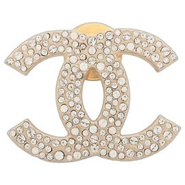 Chanel Broche dorado con pedrería