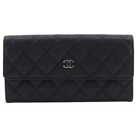 Cartera larga Chanel de piel de becerro granulada negra