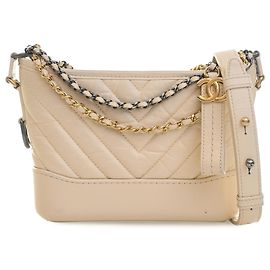 Chanel Gabrielle Hobo Small in pelle di vitello invecchiata bianca chevron