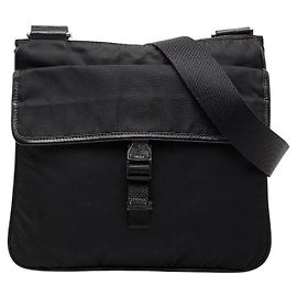 Prada Schultertasche mit Dreiecks-Logo-Plakette